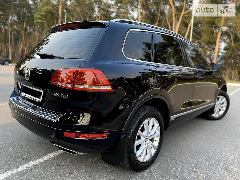 Позашляховик / Кросовер Volkswagen Touareg 2013 в Києві