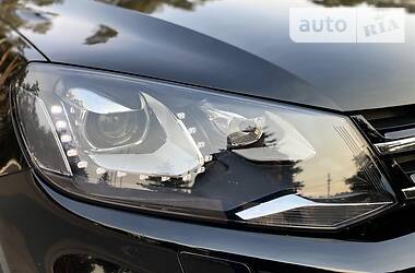 Позашляховик / Кросовер Volkswagen Touareg 2013 в 