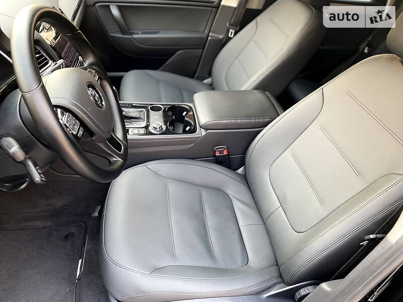 Позашляховик / Кросовер Volkswagen Touareg 2013 в Києві
