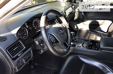 Позашляховик / Кросовер Volkswagen Touareg 2012 в 