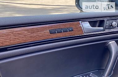 Позашляховик / Кросовер Volkswagen Touareg 2016 в 