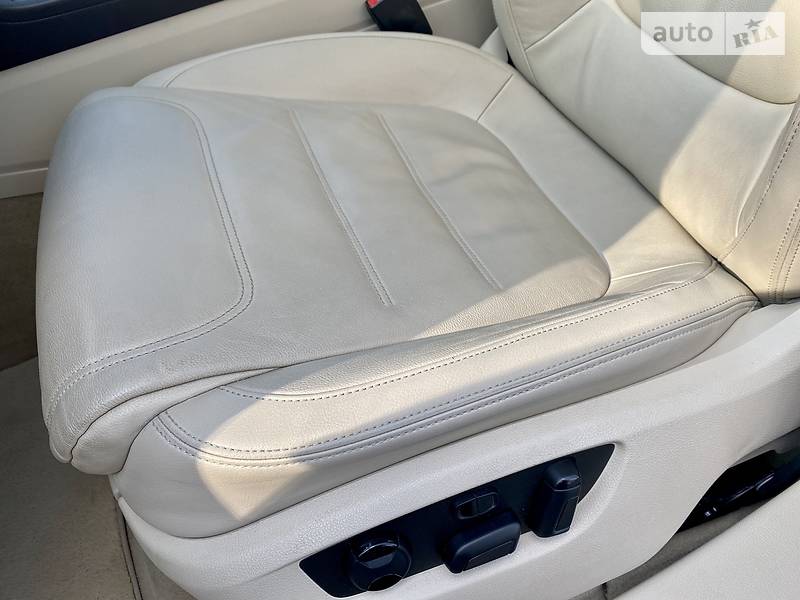 Внедорожник / Кроссовер Volkswagen Touareg 2014 в Виннице