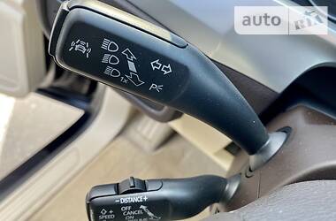 Позашляховик / Кросовер Volkswagen Touareg 2014 в 
