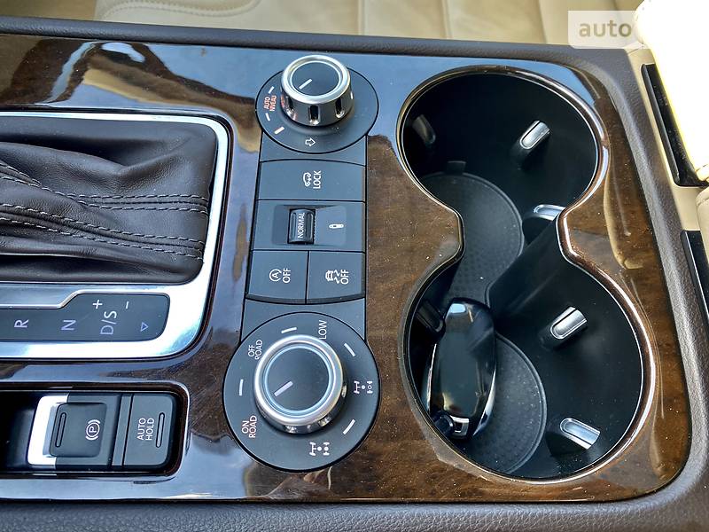 Внедорожник / Кроссовер Volkswagen Touareg 2014 в Виннице