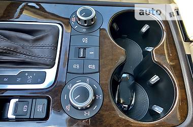 Позашляховик / Кросовер Volkswagen Touareg 2014 в 