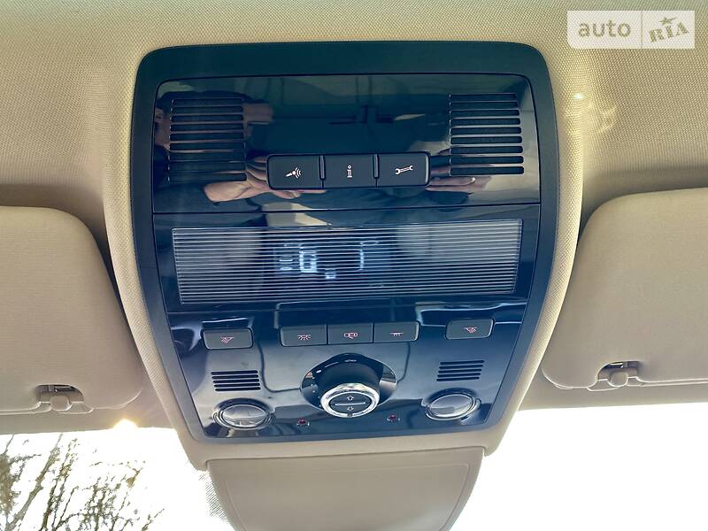 Внедорожник / Кроссовер Volkswagen Touareg 2014 в Виннице