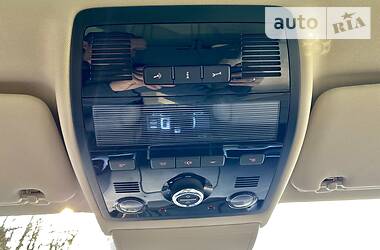 Позашляховик / Кросовер Volkswagen Touareg 2014 в 