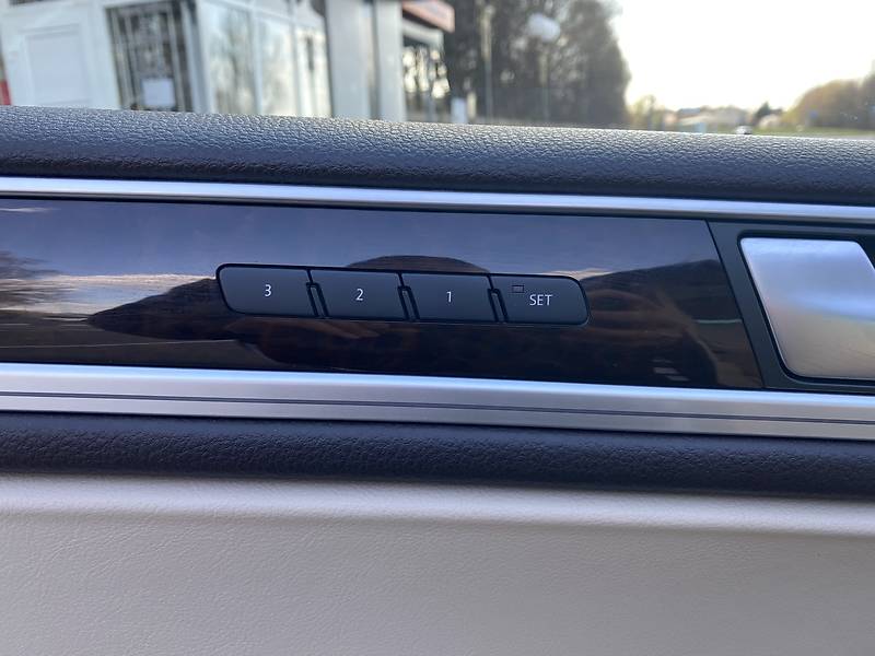 Внедорожник / Кроссовер Volkswagen Touareg 2014 в Виннице