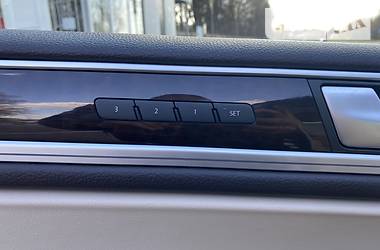 Позашляховик / Кросовер Volkswagen Touareg 2014 в 
