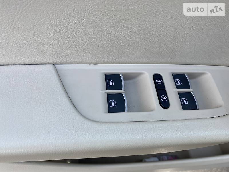 Внедорожник / Кроссовер Volkswagen Touareg 2014 в Виннице