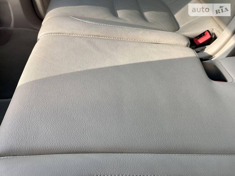 Внедорожник / Кроссовер Volkswagen Touareg 2014 в Виннице