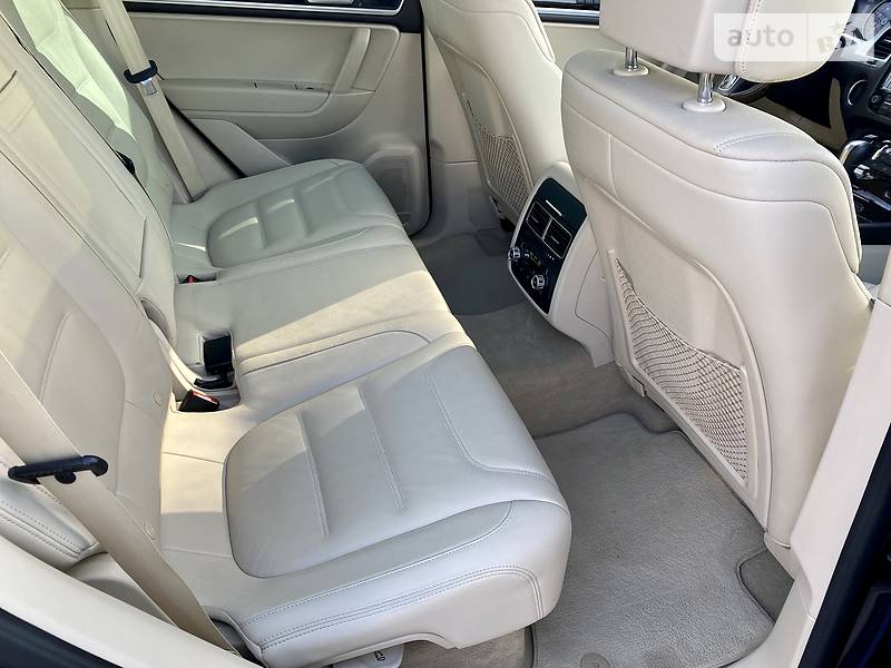 Внедорожник / Кроссовер Volkswagen Touareg 2014 в Виннице
