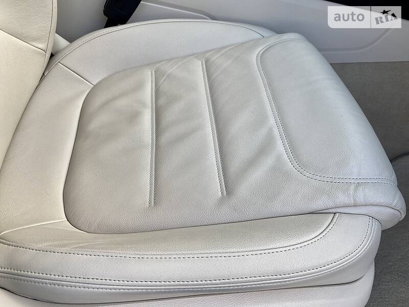 Внедорожник / Кроссовер Volkswagen Touareg 2014 в Виннице