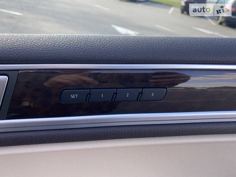 Внедорожник / Кроссовер Volkswagen Touareg 2014 в Виннице