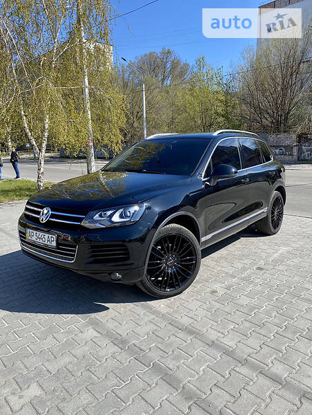 Позашляховик / Кросовер Volkswagen Touareg 2013 в Запоріжжі