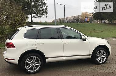 Позашляховик / Кросовер Volkswagen Touareg 2011 в 