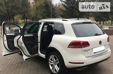 Позашляховик / Кросовер Volkswagen Touareg 2011 в 
