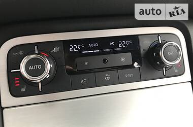 Позашляховик / Кросовер Volkswagen Touareg 2011 в 