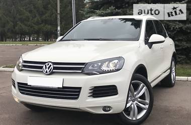 Позашляховик / Кросовер Volkswagen Touareg 2011 в 