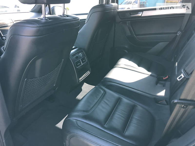 Позашляховик / Кросовер Volkswagen Touareg 2012 в Хусті