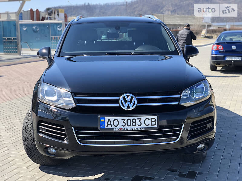 Позашляховик / Кросовер Volkswagen Touareg 2012 в Хусті