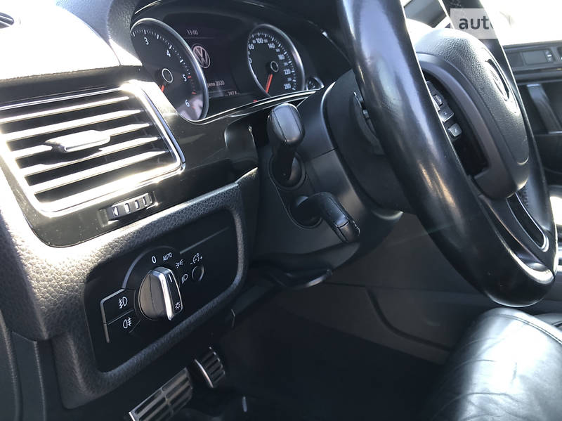 Позашляховик / Кросовер Volkswagen Touareg 2012 в Хусті