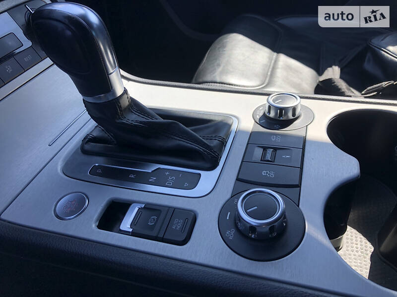 Позашляховик / Кросовер Volkswagen Touareg 2012 в Хусті