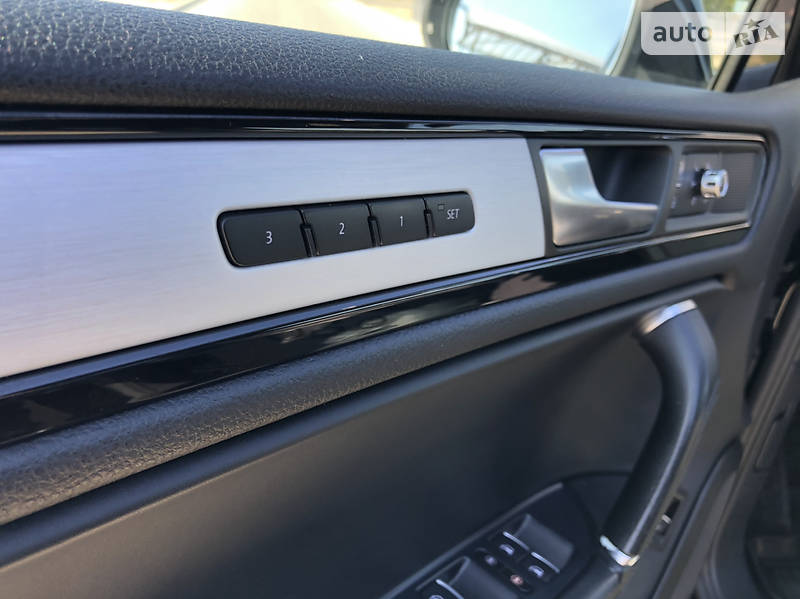 Позашляховик / Кросовер Volkswagen Touareg 2012 в Хусті