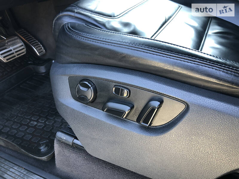 Позашляховик / Кросовер Volkswagen Touareg 2012 в Хусті