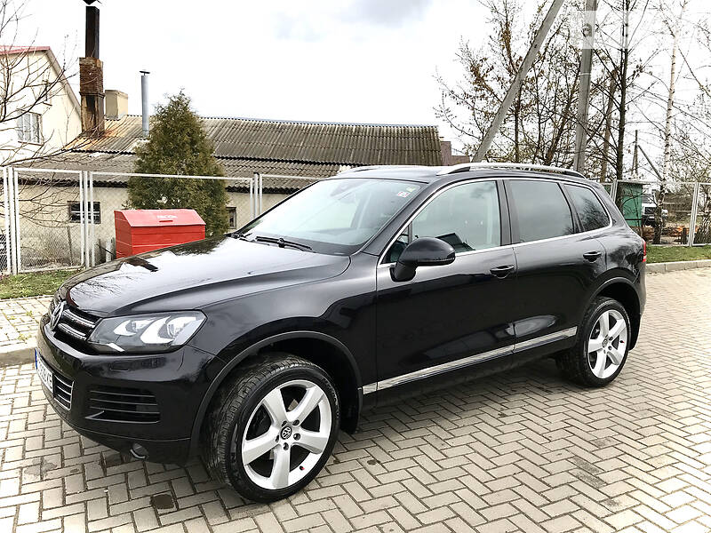 Позашляховик / Кросовер Volkswagen Touareg 2011 в 