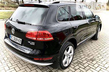 Позашляховик / Кросовер Volkswagen Touareg 2011 в 