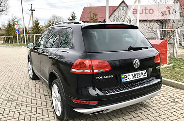 Позашляховик / Кросовер Volkswagen Touareg 2011 в 