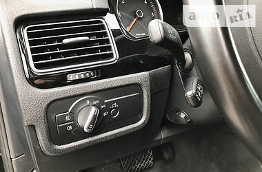 Позашляховик / Кросовер Volkswagen Touareg 2011 в 