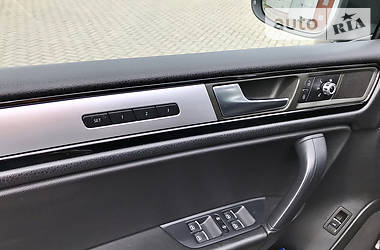 Позашляховик / Кросовер Volkswagen Touareg 2011 в 