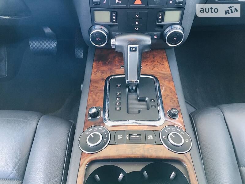 Позашляховик / Кросовер Volkswagen Touareg 2008 в Новомосковську