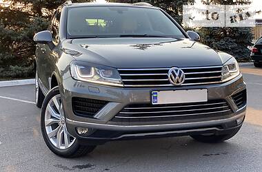 Позашляховик / Кросовер Volkswagen Touareg 2015 в 