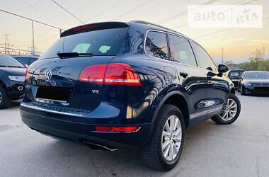 Позашляховик / Кросовер Volkswagen Touareg 2012 в 