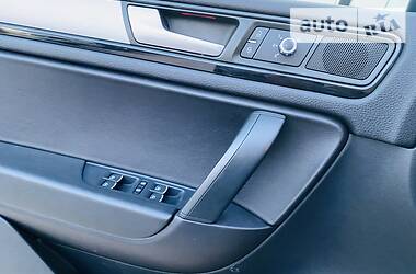Позашляховик / Кросовер Volkswagen Touareg 2012 в 