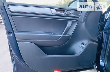Позашляховик / Кросовер Volkswagen Touareg 2012 в 