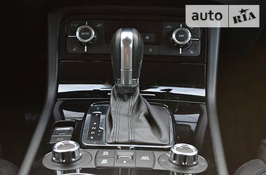 Позашляховик / Кросовер Volkswagen Touareg 2011 в 