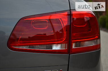 Позашляховик / Кросовер Volkswagen Touareg 2011 в 