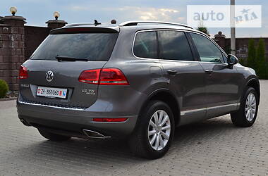Позашляховик / Кросовер Volkswagen Touareg 2011 в 