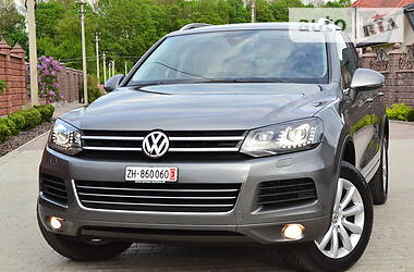 Позашляховик / Кросовер Volkswagen Touareg 2011 в 