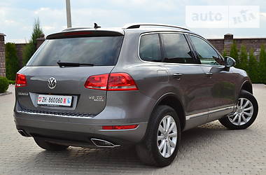 Позашляховик / Кросовер Volkswagen Touareg 2011 в 