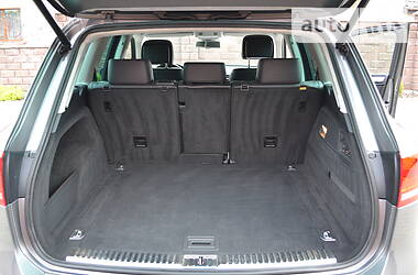 Позашляховик / Кросовер Volkswagen Touareg 2011 в 