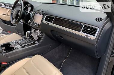 Позашляховик / Кросовер Volkswagen Touareg 2016 в 