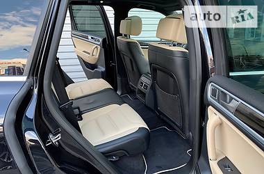 Позашляховик / Кросовер Volkswagen Touareg 2016 в 