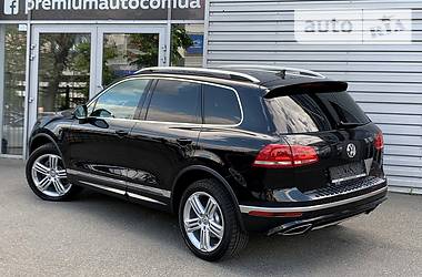 Позашляховик / Кросовер Volkswagen Touareg 2016 в 