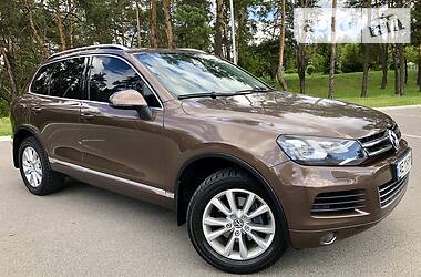 Внедорожник / Кроссовер Volkswagen Touareg 2013 в Киеве