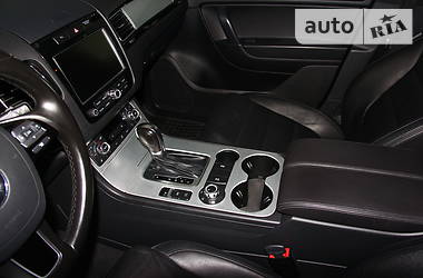 Позашляховик / Кросовер Volkswagen Touareg 2010 в 